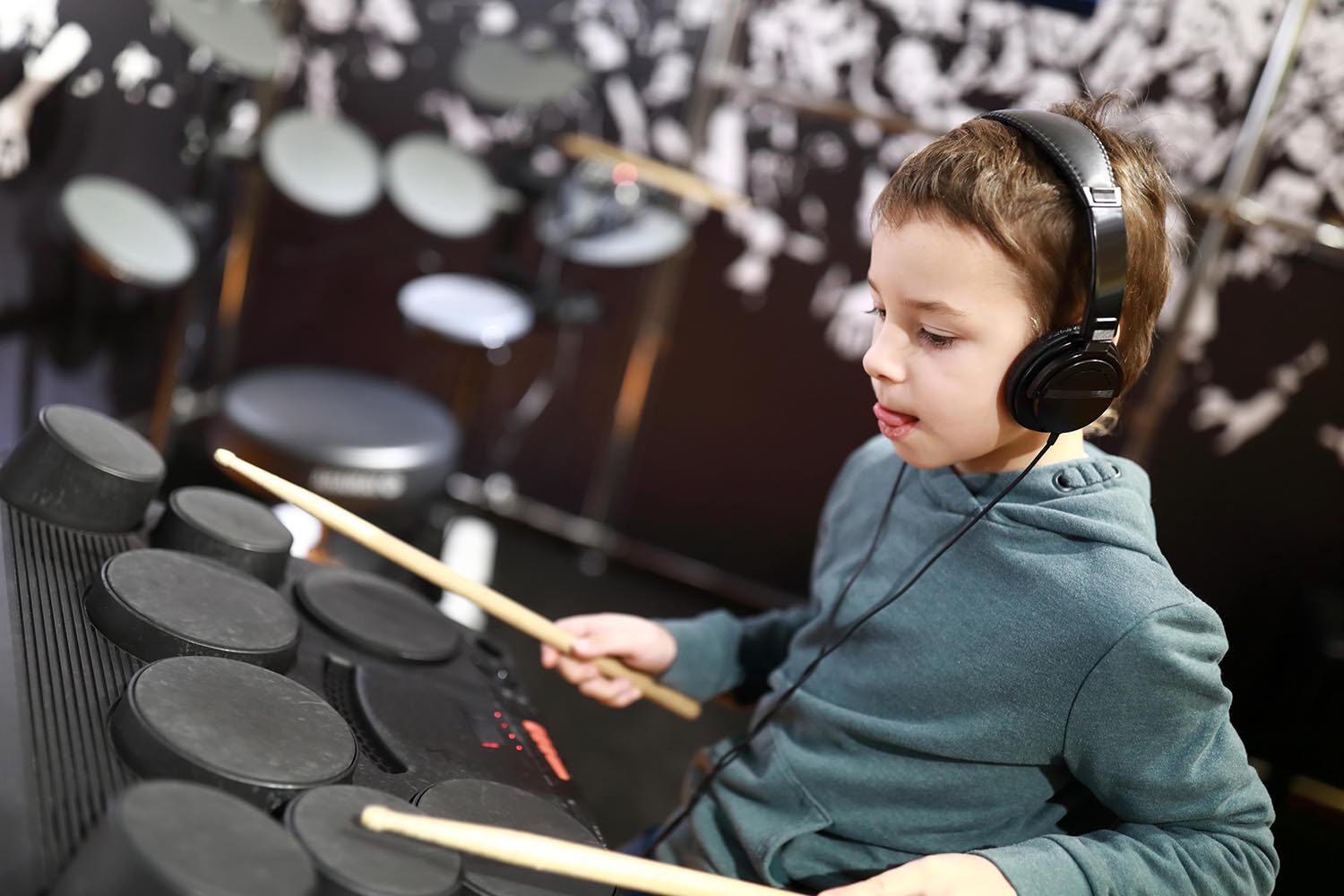 Best Electronic Drum Set for Kids: Donner vs. Alesis 2024 Guide