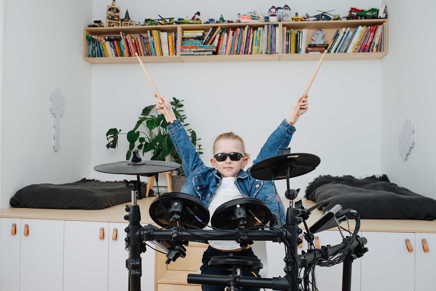 Best Electronic Drum Set for Kids: Donner vs. Alesis 2024 Guide